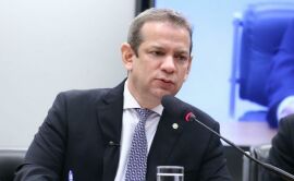 Imagem da notícia Comissão aprova proposta de isenção do Imposto de Renda a idoso com comorbidade